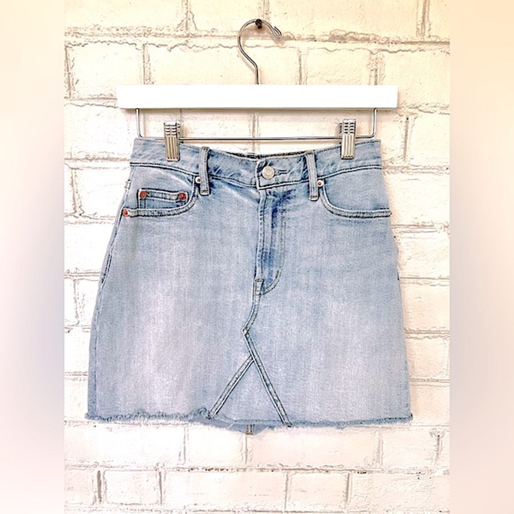 GAP Light Wash Denim Skirt, Size 25